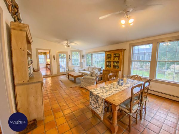Cape Cod Home 995112