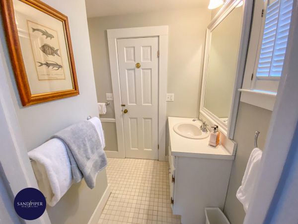 Cape Cod Home 995112
