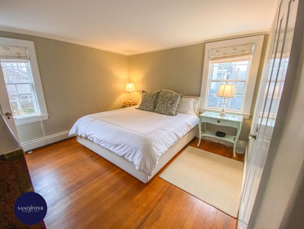 Cape Cod Home 995112