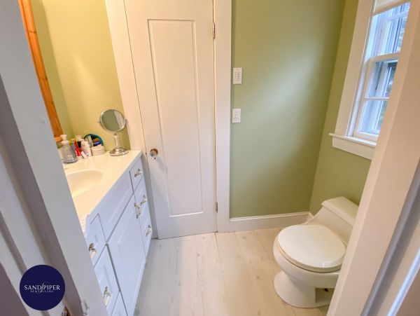 Cape Cod Home 995112