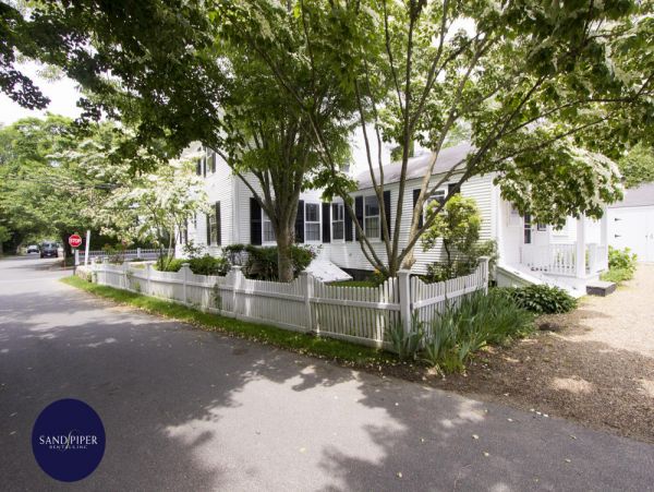 Cape Cod Home 995112