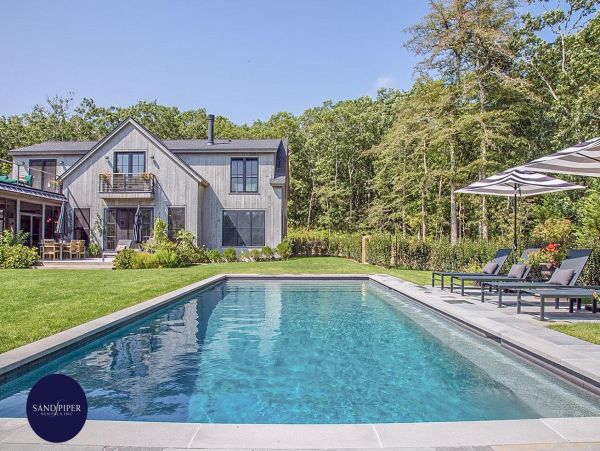 Cape Cod Home 995114