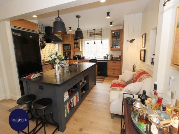 Cape Cod Home 995114