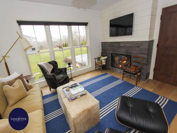 Cape Cod Home 995114