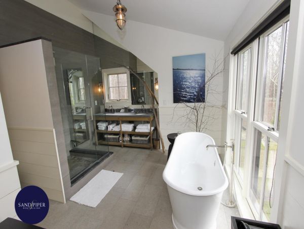 Cape Cod Home 995114