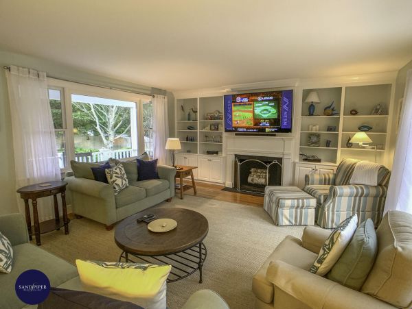 Cape Cod Home 995115