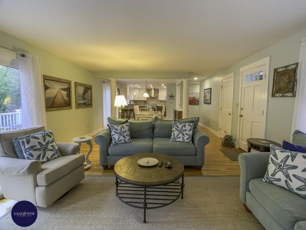 Cape Cod Home 995115