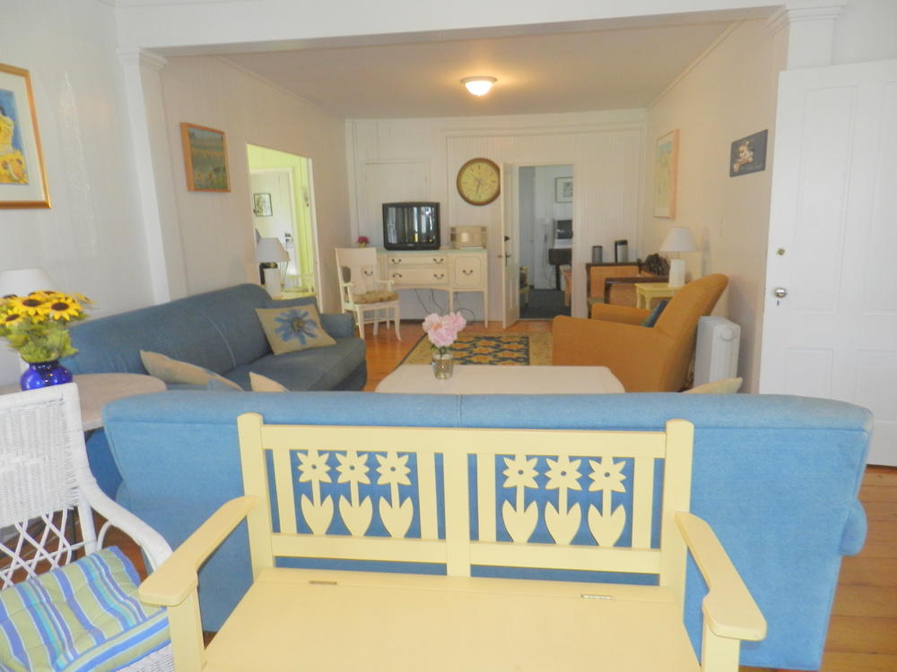 Cape Cod Home 995116