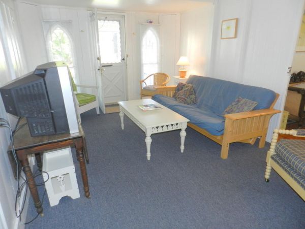 Cape Cod Home 995116
