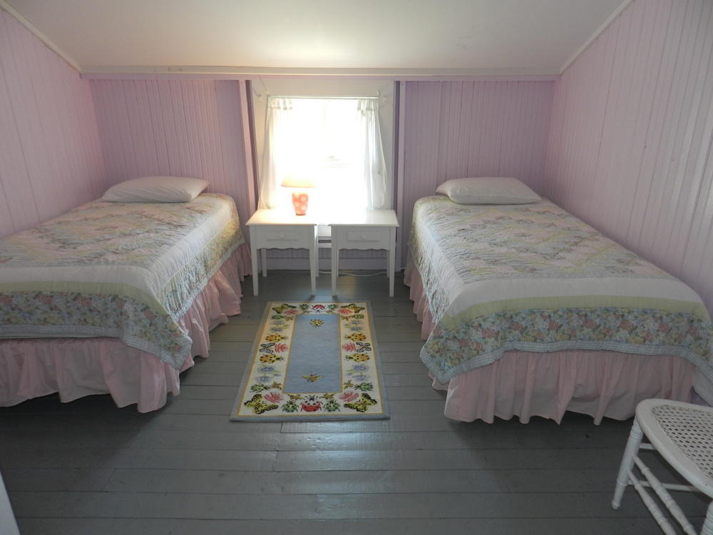 Cape Cod Home 995116