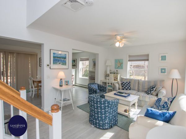 Cape Cod Home 995117