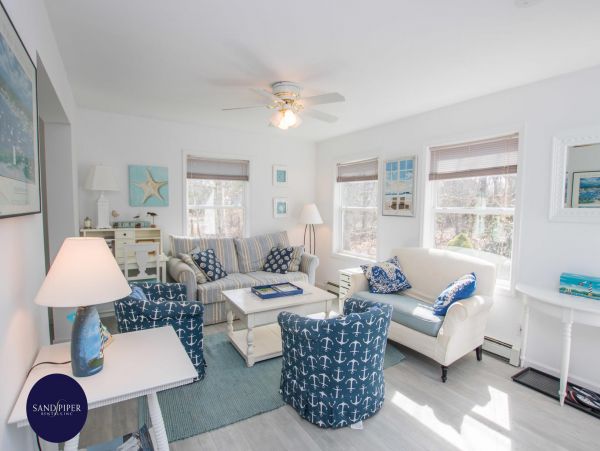 Cape Cod Home 995117