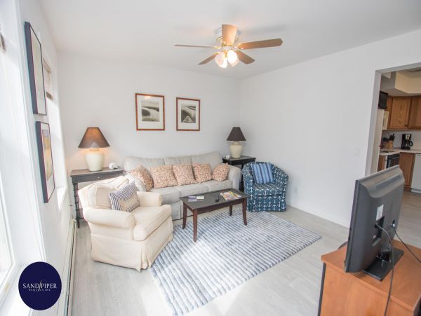 Cape Cod Home 995117
