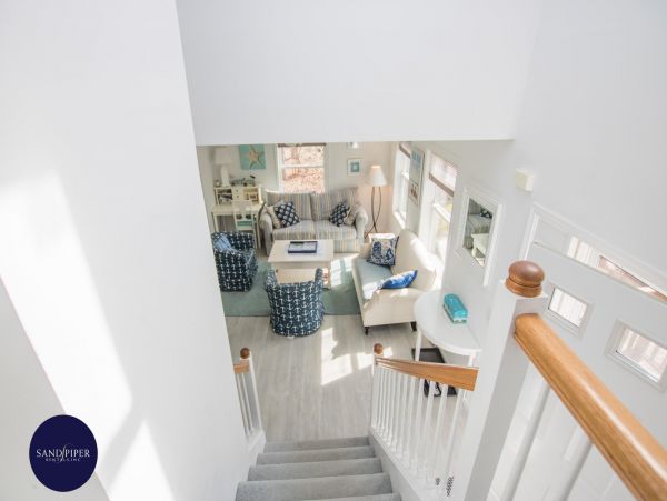 Cape Cod Home 995117
