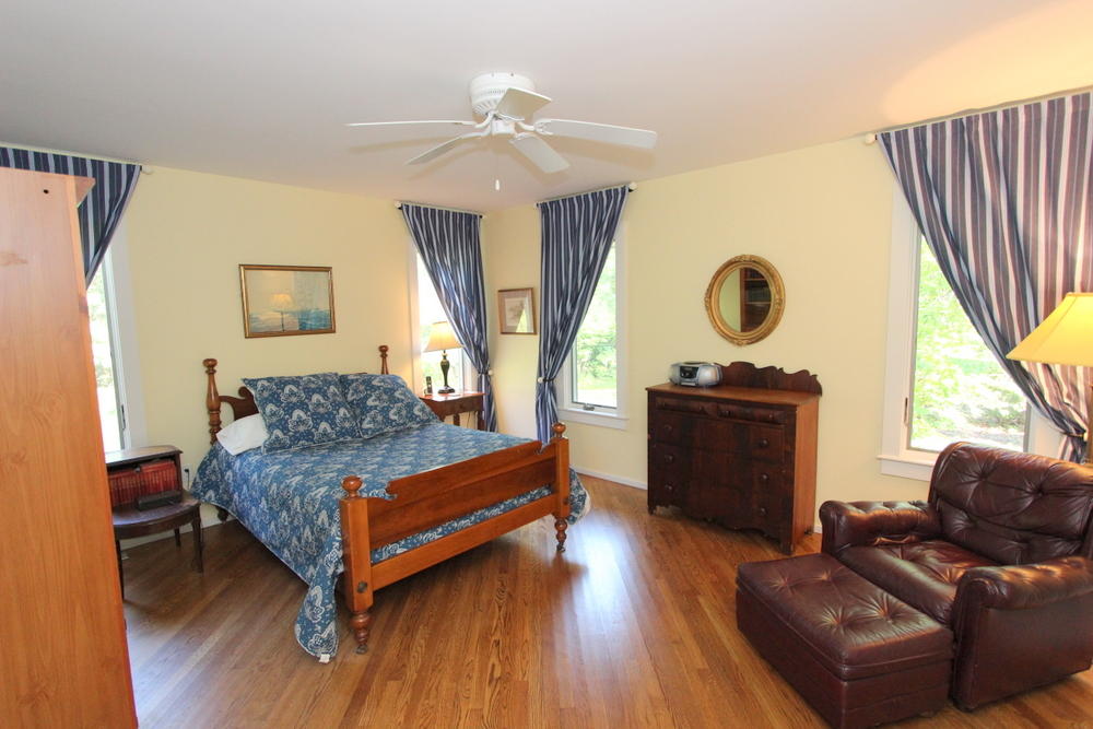 Cape Cod Home 995118