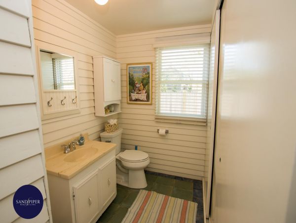 Cape Cod Home 995119