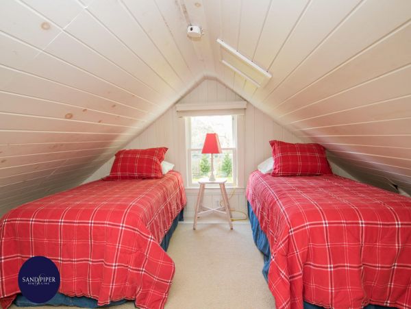 Cape Cod Home 995119