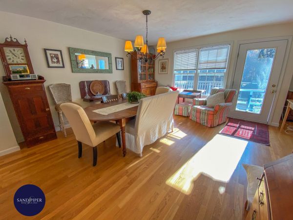 Cape Cod Home 995120