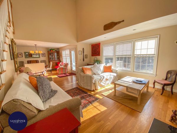Cape Cod Home 995120