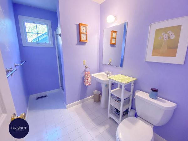 Cape Cod Home 995120