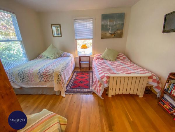 Cape Cod Home 995120