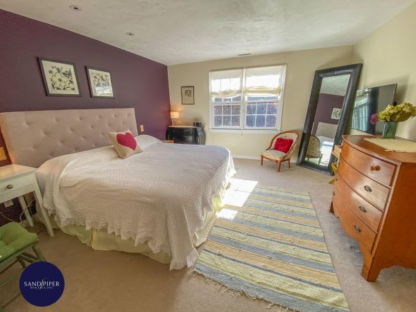 Cape Cod Home 995120