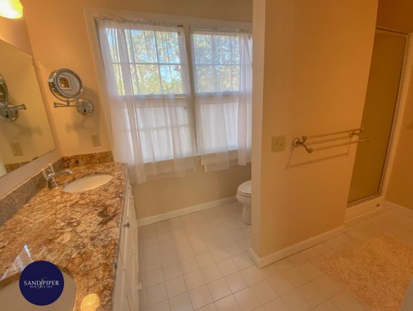 Cape Cod Home 995120