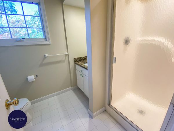 Cape Cod Home 995120