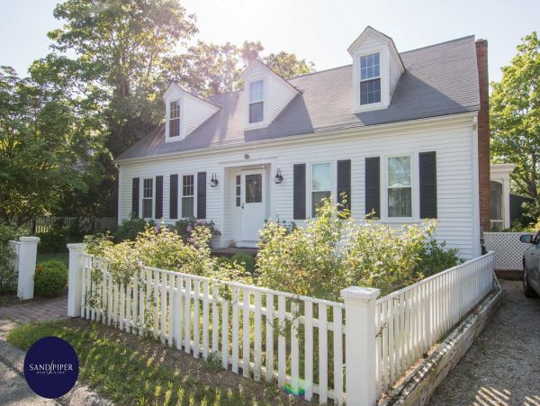 Cape Cod Home 995122