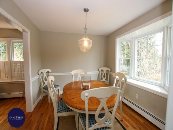 Cape Cod Home 995122