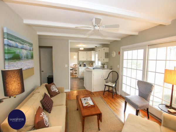 Cape Cod Home 995122