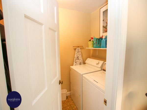 Cape Cod Home 995122