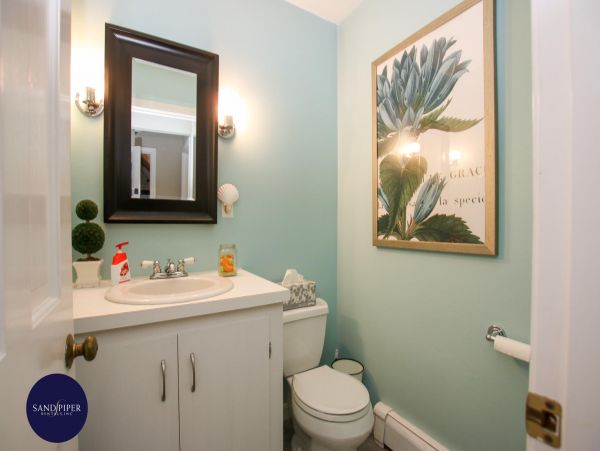 Cape Cod Home 995122