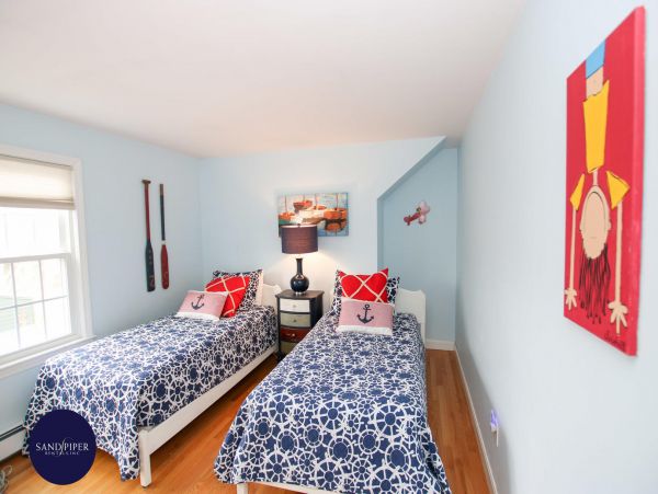 Cape Cod Home 995122