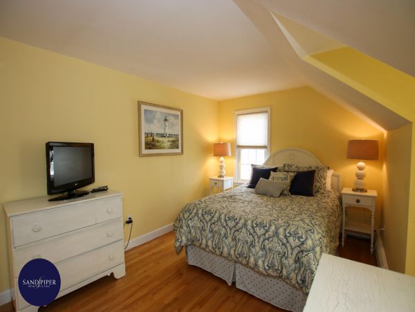 Cape Cod Home 995122