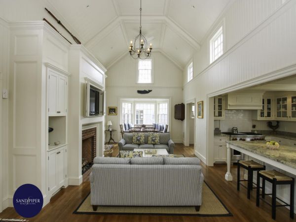 Cape Cod Home 995123