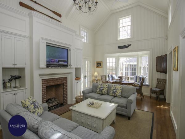 Cape Cod Home 995123