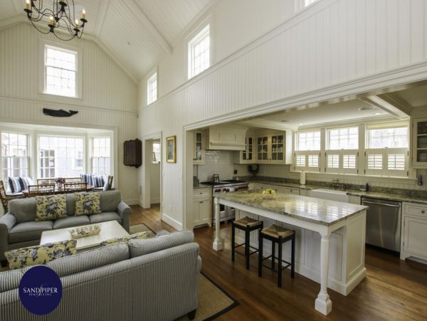Cape Cod Home 995123