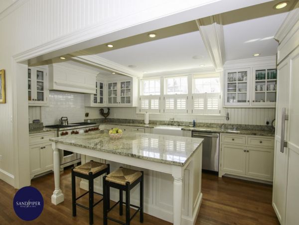 Cape Cod Home 995123