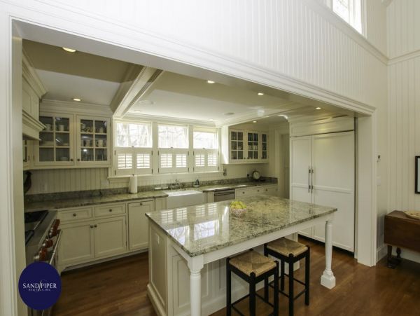 Cape Cod Home 995123
