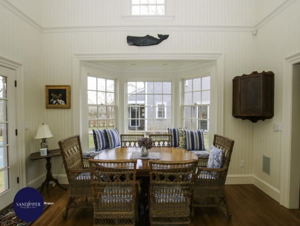 Cape Cod Home 995123