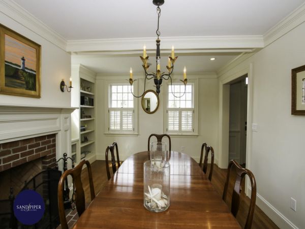 Cape Cod Home 995123