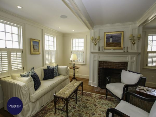 Cape Cod Home 995123