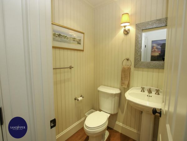 Cape Cod Home 995123