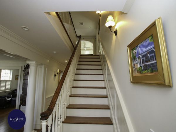 Cape Cod Home 995123