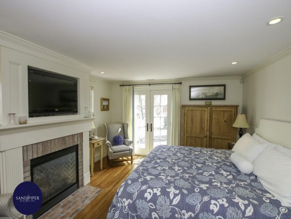 Cape Cod Home 995123