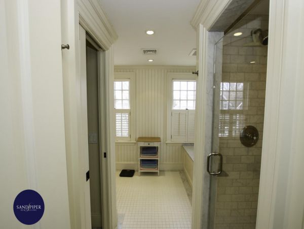 Cape Cod Home 995123