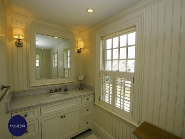 Cape Cod Home 995123