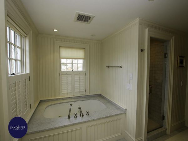 Cape Cod Home 995123