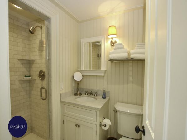 Cape Cod Home 995123